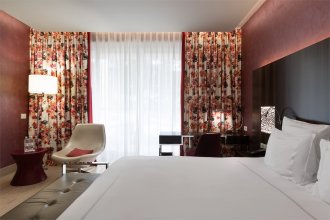 Swiss Advantage room, courtyard view -  king bed: Photo 5
