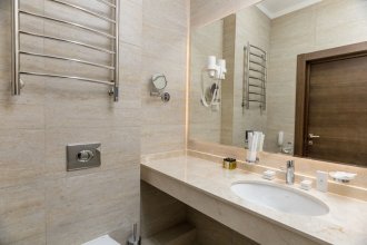 Номер Deluxe с балконом и видом на бассейн - с 2 односпальными кроватями: Фотография 5