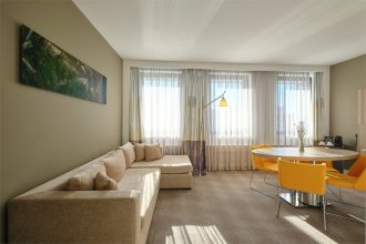 Номер Люкс - с двуспальной кроватью и диваном: Фотография 4