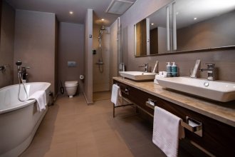 Номер Люкс - с 2 односпальными кроватями: Фотография 3