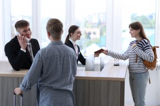 Как вести себя в отеле: правила этикета для гостей