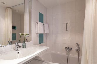 Семейный номер с двуспальной кроватью и диваном: Фотография 6
