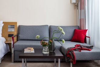 Семейный номер с двуспальной кроватью и диваном: Фотография 3