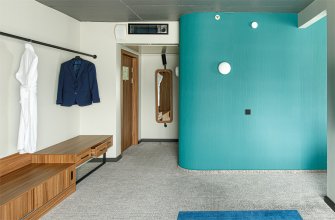 Номер Люкс - с двуспальной кроватью и диваном: Фотография 4