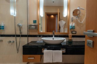 Улучшенный номер, боковой вид на горы - с двуспальной кроватью: Фотография 4