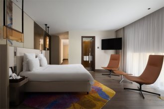 Duplex Suite - king bed and convertible sofa: Photo 2