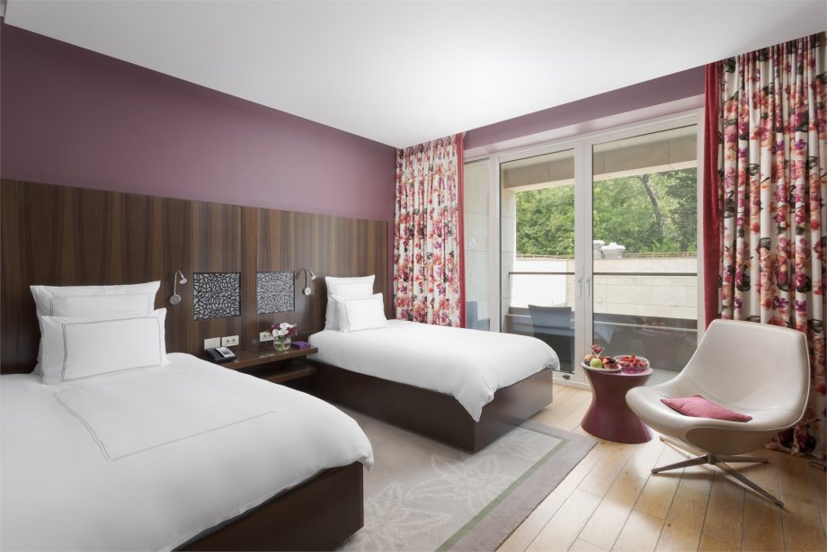 Swiss Advantage room, courtyard view -  2 queen beds