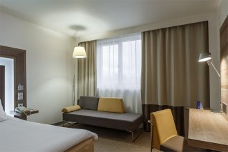 Улучшенный номер -с двуспальной кроватью и софой: Фотография 2