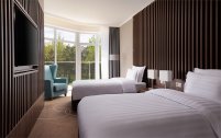 Номер Executive Suite Great с двуспальной кроватью, двумя односпальными кроватями: Фотография 8