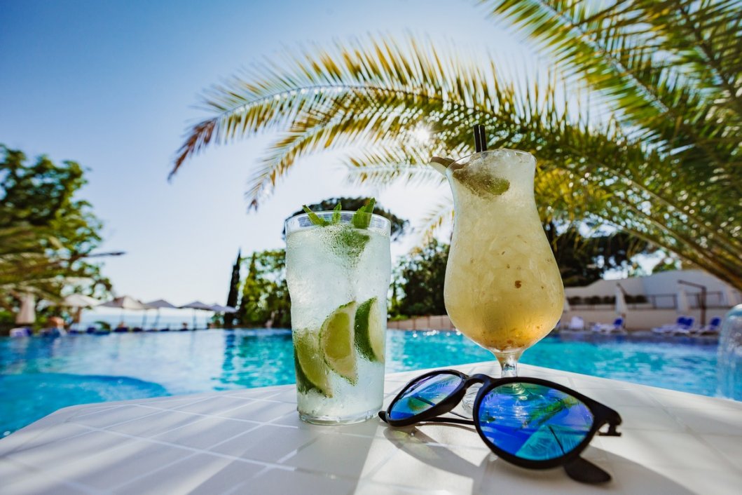 POOL BAR