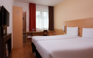 Standard room with two separate beds: Photo 1