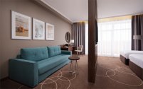 Номер Family Room Premium с двуспальной кроватью, односпальной кроватью и диваном: Фотография 7