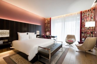 Swiss Advantage room, courtyard view -  king bed: Photo 4