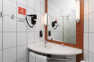Стандартный номер - с двуспальной кроватью: Фотография 4