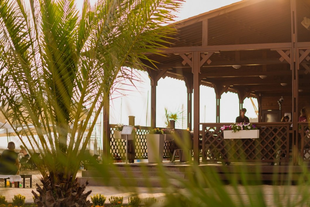 PHOENIX BEACH CAFE