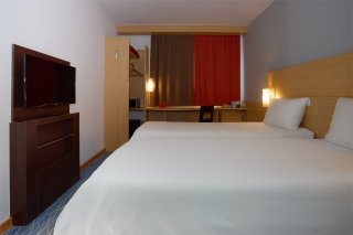 Standard room with two separate beds: Photo 1