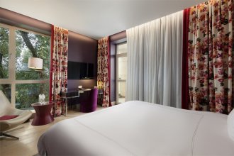 Swiss Advantage room, park view -  king bed: Photo 2