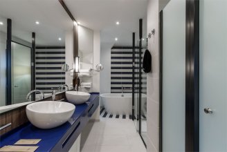 Номер Люкс - с двуспальной кроватью и диван-кроватью: Фотография 5