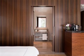 Swiss Executive room, park view -  king bed: Photo 4