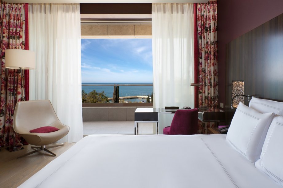 Swiss Advantage room, sea view -  king bed