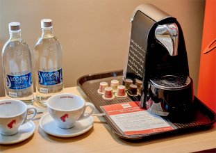 Премиальный номер - c двуспальной кроватью: Фотография 3