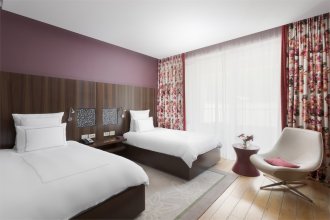 Swiss Advantage room, courtyard view -  2 queen beds: Photo 5