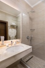 Номер Deluxe с балконом и видом на бассейн - с двуспальной кроватью: Фотография 5
