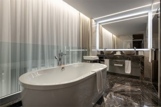 Family Duplex Suite - king bed and convertible sofa: Photo 8