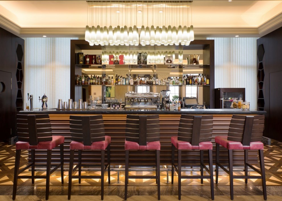 LOBBY BAR