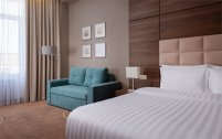 Номер Junior Room с большой двуспальной кроватью и диваном: Фотография 5