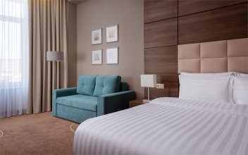 Номер Junior Room с большой двуспальной кроватью и диваном: Фотография 2