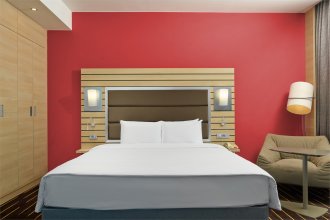 Classic superior room with a view of the city - with a double bed: Photo 3