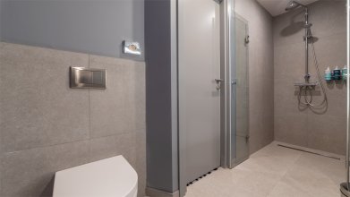 Номер Люкс, с видом на реку - с двуспальной кроватью и диваном: Фотография 5