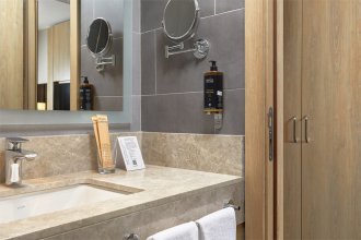 Классический номер - с одной двуспальной кроватью: Фотография 3