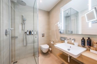 Privilege Room, with Sea View - with double bed and sofa: Photo 1