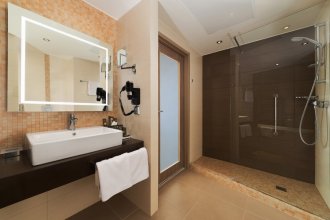 Номер Люкс - с двуспальной кроватью: Фотография 12