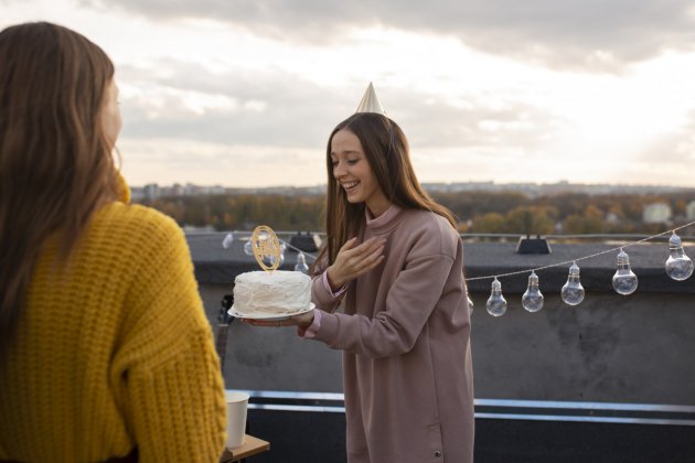 Where to celebrate a birthday: in a restaurant, apartment or hotel? Comparing formats