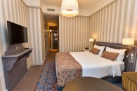 Non-Smoking Classic room with a double bed: Photo 4
