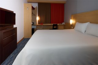 Standard Room with one large Bed: Photo 1