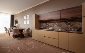 Апартаменты с 2 спальнями, обеденной зоной, кухней и 2 балконами с видом на бассейн: Фотография 6
