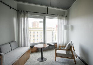 Улучшенный номер - с 1 двуспальной или 2 односпальными кроватями: Фотография 3