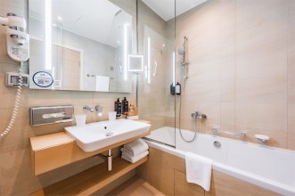 Privilege Room, with Sea View - with double bed and sofa: Photo 2