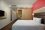 Classic room, with a view of the city - with a double bed: Photo 3