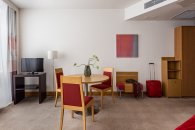 Семейный номер с двуспальной кроватью и диваном: Фотография 7