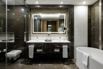 Номер Делюкс - с двуспальной кроватью: Фотография 3