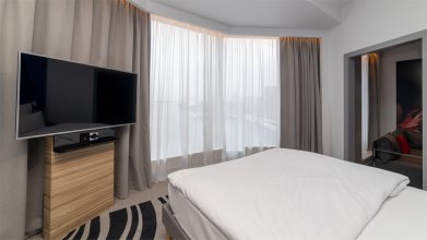 Номер Люкс, с видом на реку - с двуспальной кроватью и диваном: Фотография 3