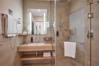 Privilege room with a balcony and a view of the city - with a double bed: Photo 8