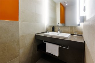 Номер Привилегия - c большой двуспальной кроватью: Фотография 4
