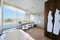 Swiss Executive room, with terrace and sea view -  king bed: Photo 7