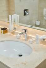 Номер Deluxe с балконом и видом на бассейн - с 2 односпальными кроватями: Фотография 6